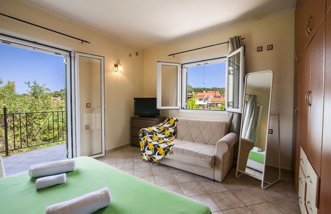 Marathias Luxury House near Beach - Photo 3