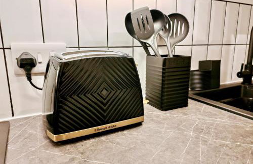 2-Bed Apartment - For Contractors & Business Travellers - Long Stays Welcome - Photo 61