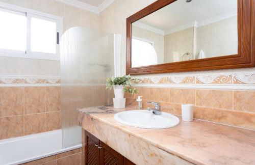 Home2Book Stunning Sea View Santa Úrsula - Foto 26