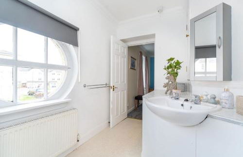 NEW Four Bedroom House - all rooms ensuite - Photo 36