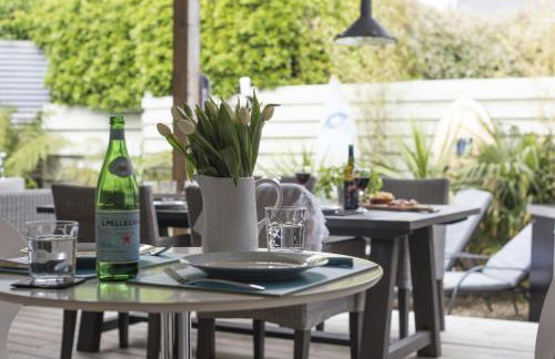 Two Bare Feet - Photo 27