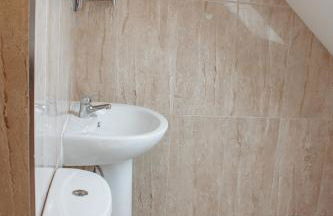 Spacious & Modern 8-Bed Home - Sleeps 13 - Parking - Foto 17