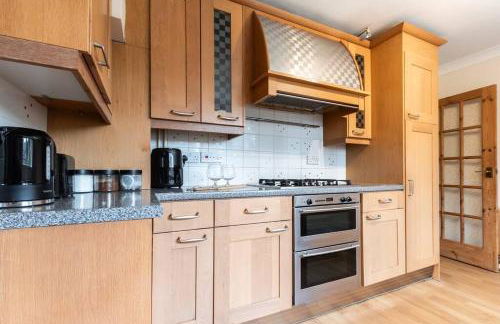 Spacious and Comfortable Home - Foto 29