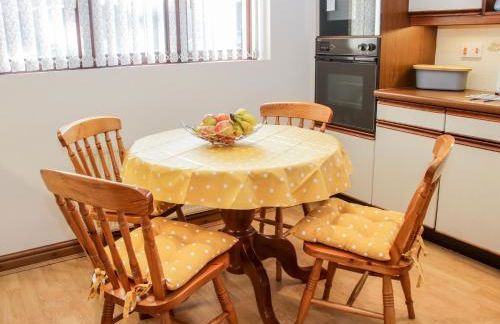 Court Farm - Photo 8