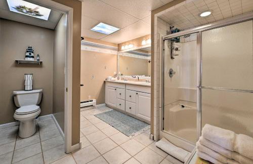 Spacious Lakefront Home with Sunroom and Bar! - Photo 33