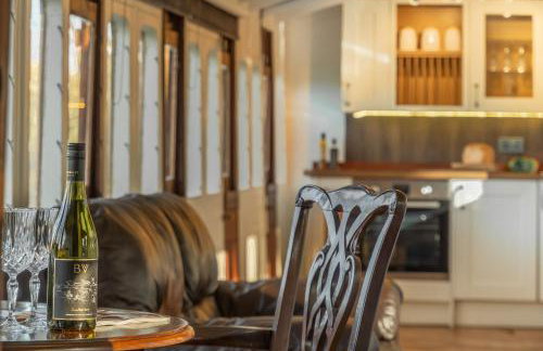 The Railway Carriage - Photo 14