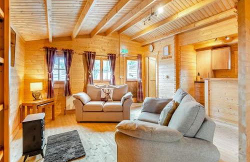 Lochinvar - Clydesdale Log Cabin with Hot Tub - Photo 3