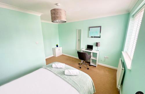 Modern 4 Beds House With FREE Parking - Foto 10