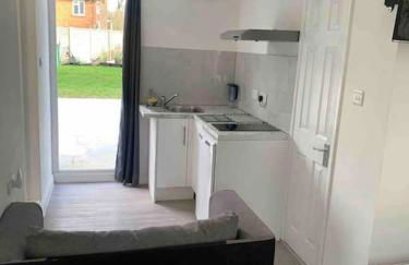 Cosy Studio Flat-Just Renovated-Free Street Parking & Independent Entrance - Foto 1