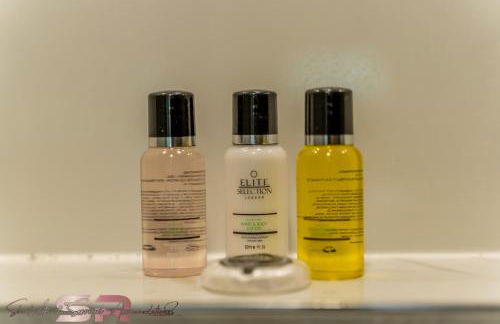 Comfortable 1-Bed House, Sleeps 4, Fast Wi-Fi with Private Garden and Free Parking - Foto 36