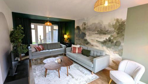 CHERRYTREES 5 Bed House, Sleeps 10, 3 Bathrooms, Parking, Ideal for Groups and Work Stays - Foto 2