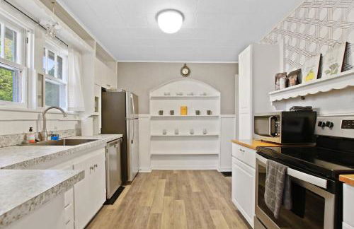 Bohemian Bungalow Pac-Man, walk downtown, pet friendly - Foto 11