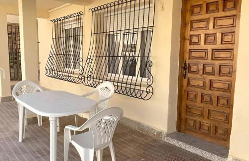 Disfruta frente al mar, a 50 metros, y desconecta - Foto 2