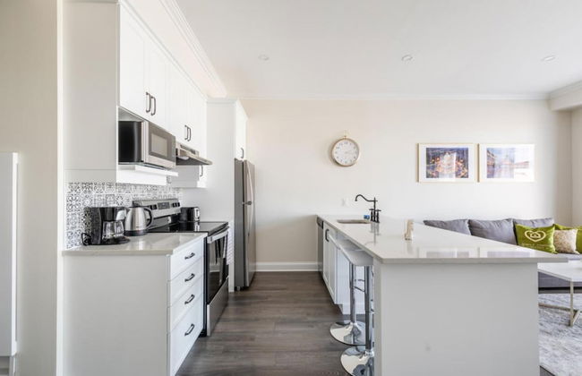 Iconic Rideau 1Bd Unit Balcony Free Parking 1 - Photo 9