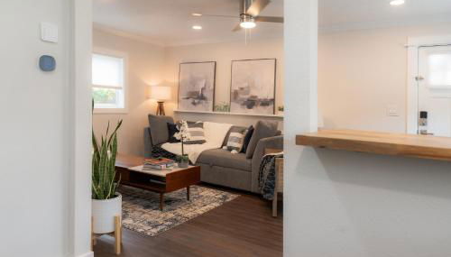 Shares Courtyard Luxury Apt - NEW! - Foto 3