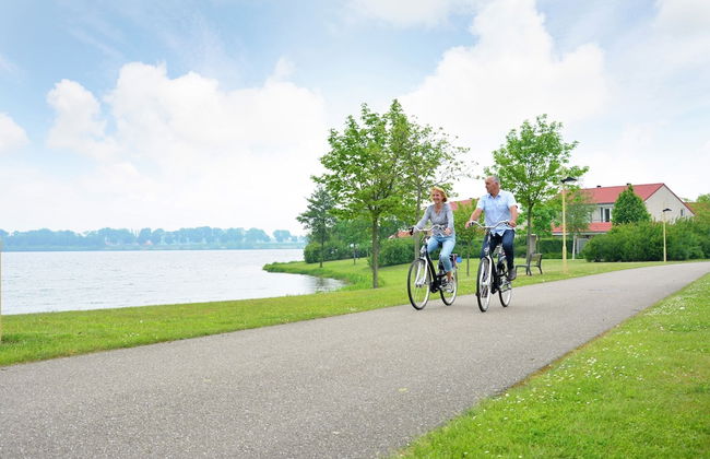 Stylish Villa by the Lake - Foto 24