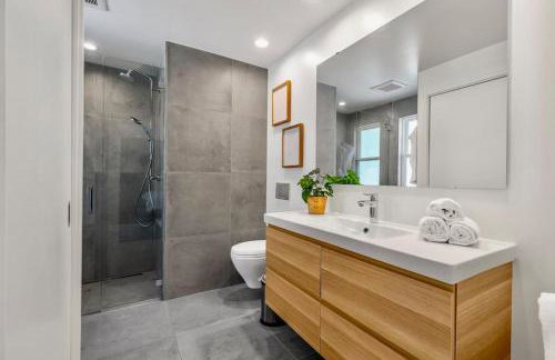 Modern and Relaxing Lake Sammamish View House - Foto 21