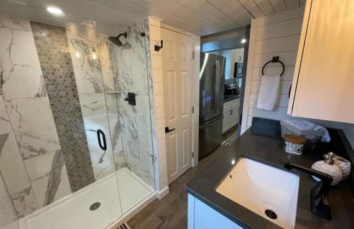 Stargazers' Retreat A Tiny Home on the Riverside - Photo 16