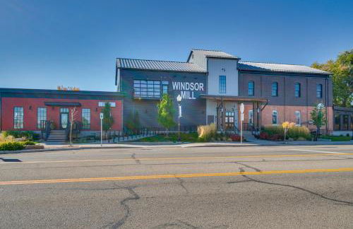 Charming Getaway, Walk to Windsor Lake and Downtown! - Foto 33