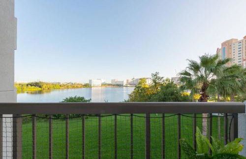 Deluxe Studio w/ Lakeview - free parking/pool - Foto 20