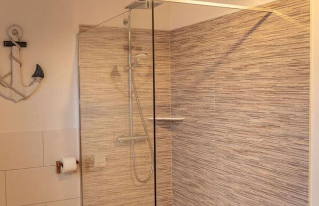 Fordebrise Modern Retreat - Photo 9