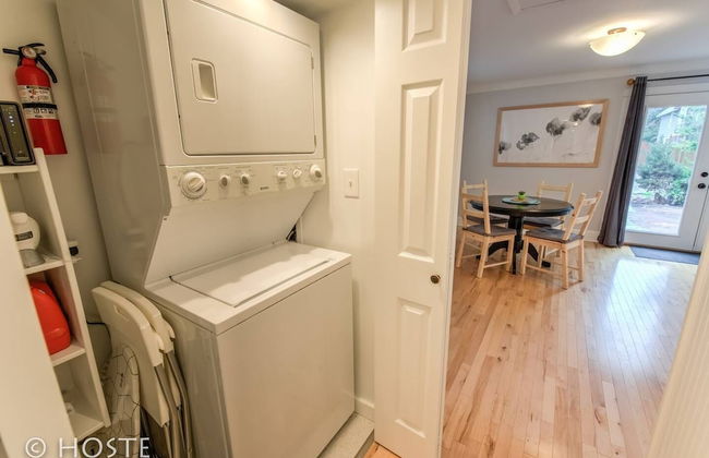 Perfect Cottage Downtown Great Patio! - Photo 21