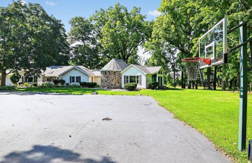 Secluded Luxe 5BR Estate| Pool, Wineries, Near ND - Foto 52