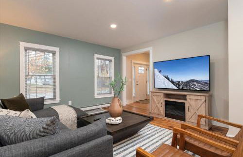 Updated Family-sized Home in Heart of Rutland, Near Slopes, EV Level 2, Hot Tub - Photo 1