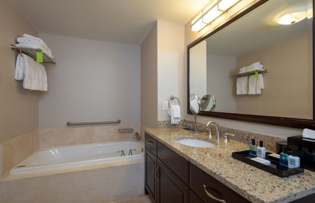 Fontainebleau Tresor Bay/ocean View Junior Suite 1 Bedroom Hotel Room - Photo 10