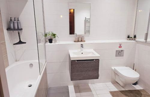 Spacious 2-bedroom Flat, Edgware London - Foto 11