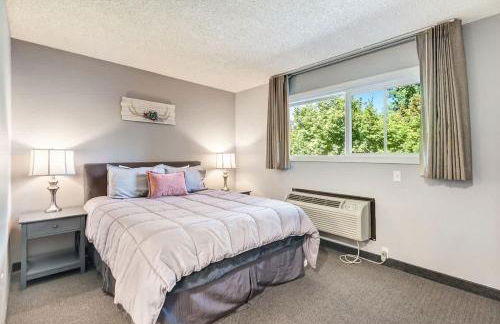 Riverfront Condo Next to Park and Downtown Bend - Foto 16