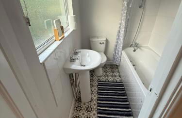 Cosy Lincoln Home Sleeps 6 with Parking - Foto 20