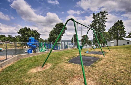 Lakefront Afton Cottage with Deck Walk to Boat Ramp - Foto 25