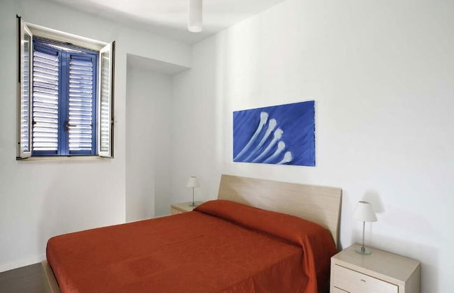 Dolce Mare 2 - Sea Front Apartment - Large Terrace - Wifi and Private Parking - Photo 2