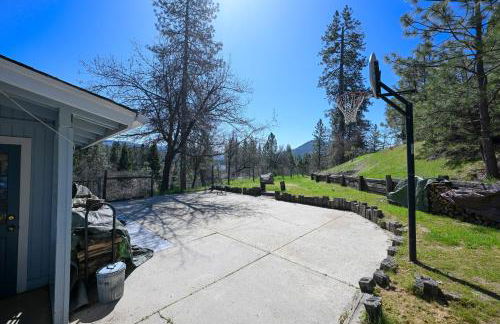 Near Yosemite Bass Lake Cabin with Hot Tub, Lake View, Pet Friendly - Photo 48