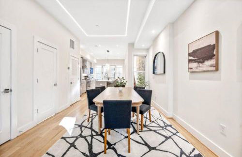 Sleeps 12 Downtown Entire home with rooftop - Foto 31