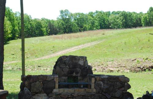 Cozy Cabin Retreat - Sleeps 8 - 1 Hr from STL - Foto 10