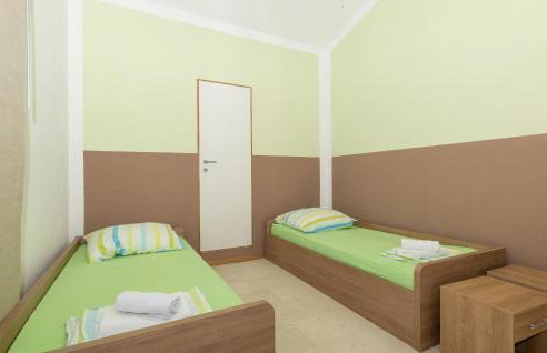 Amazing Apartment In Lukovo With Wifi - Foto 18