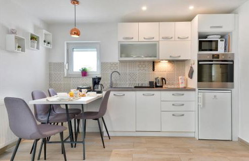 Gorgeous Home In Cresnjevec, Tuhelj - Foto 9