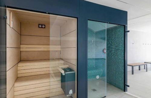 Luxury complex beachfront apartment, infinity pool, sauna, gym and large terrace - Foto 24