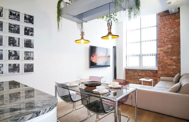 1-bed Loft Apartment - Free Parking, Central - Foto 1