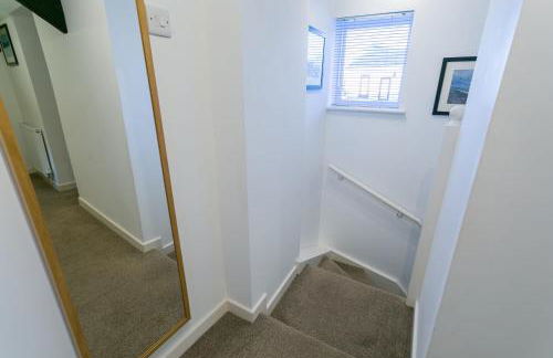 Sailors Return - Photo 28