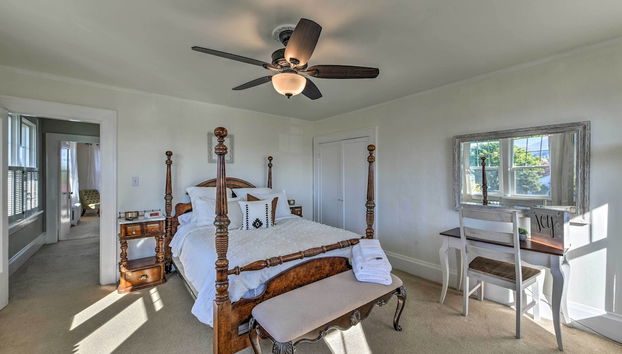 Waterfront Port Angeles Home w/ Harbor Views - Foto 5, Interni