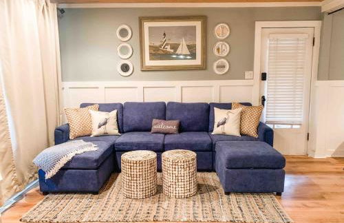 Beachglass Cottage - Family Friendly Kids and Pets - Photo 4