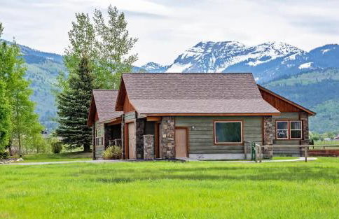 Family Fun Fireplace & Huge Deck - Photo 44