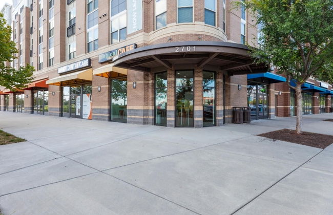 Stylish 1 BR Apartment w Movie Theater - Photo 19