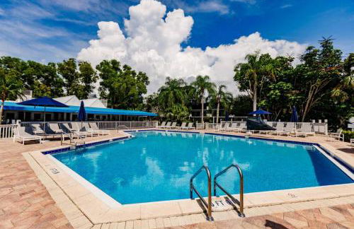 Park Shore Resort Top Floor BLDG J 455 Great View - Foto 34