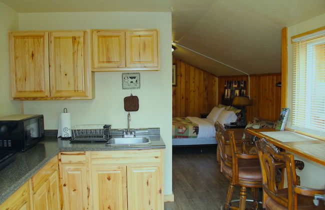 Yellowstone's Treasure Cabins - Photo 73