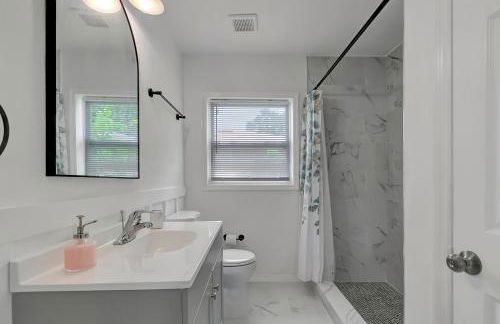 Midnight Mocha your dreamy gateway near downtown - Foto 24