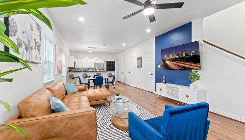 NRG MedCenter Luxe 4BD Home w FencedYard WasherDryer Pet Friendly - Foto 2